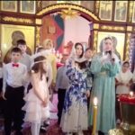 Воспитанники воскресной школы поздравили прихожан      праздничным выступлением.
